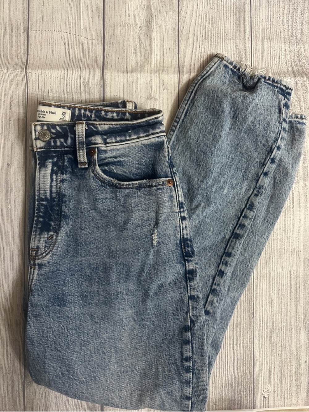 Abercrombie Fitch 0 / 25 The Mom High Rise Straight Jeans